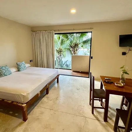 Moonshine Tulum Hotel & Hostel-3